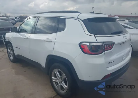 2024 Jeep Compass Latitude 4X4 z USA, uszkodzony, nr VIN 3C4NJDBN8RT604950